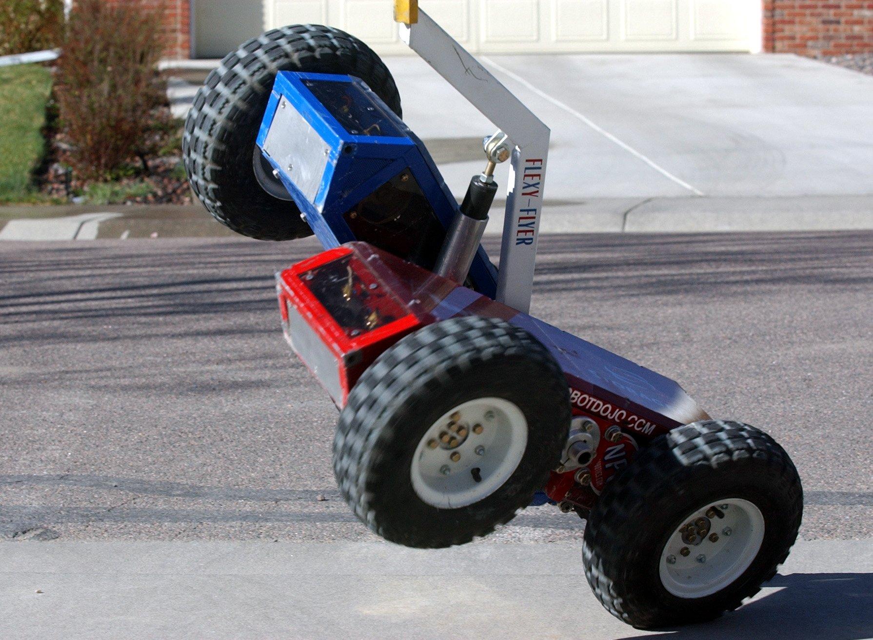 Competitor "Flexy-Flyer" at Robojoust III: Las Vegas Street Fight