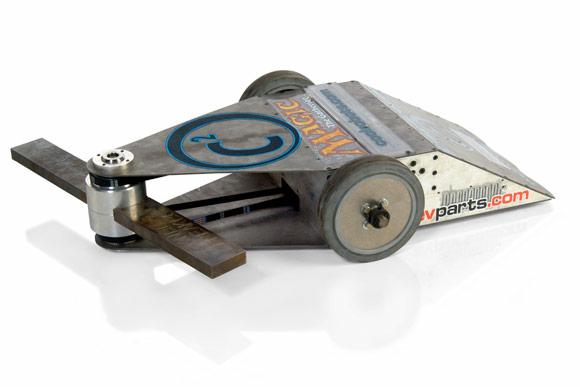 Competitor "Knee-Breaker" at BattleBots 4.0