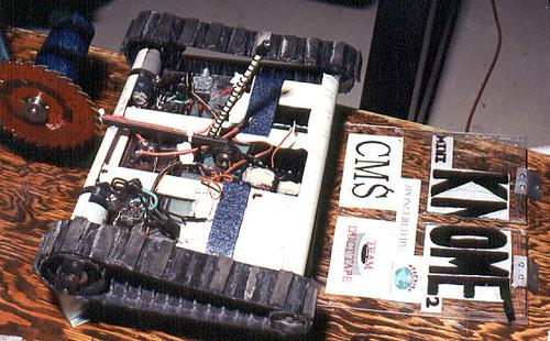 Competitor "Mini Knome II" at BotBash 2000