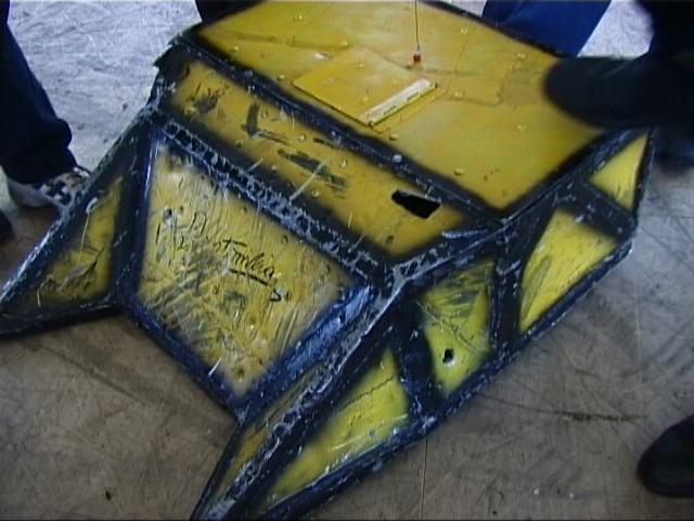 Competitor "Dantomkia 1.0" at Robot Wars Robot Mayhem 2000