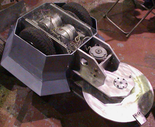 Competitor "Diskontent" at BattleBots 5.0