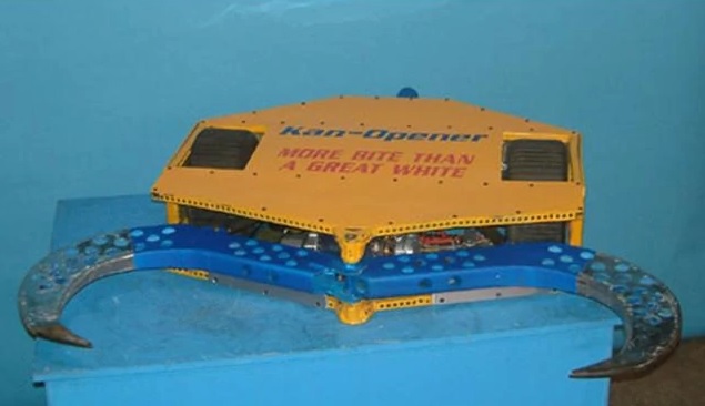 Competitor "Kan-Opener" at Robot Wars Extreme 2