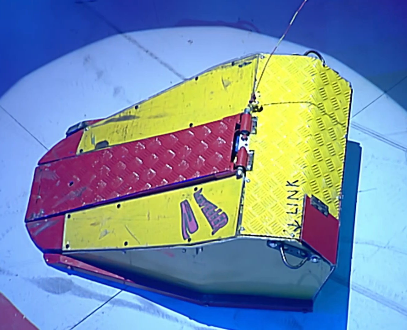 Competitor "Leveller 2" at Robot Wars: The Seventh Wars