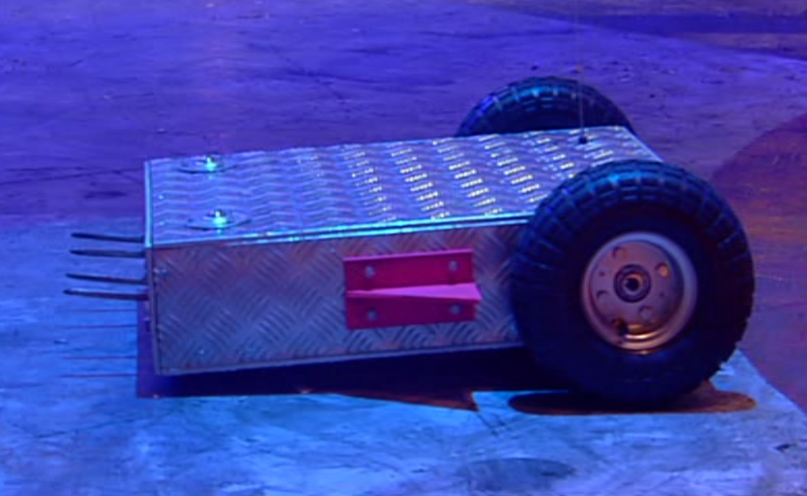 Competitor "Malc 1.5" at Robot Wars Extreme 2