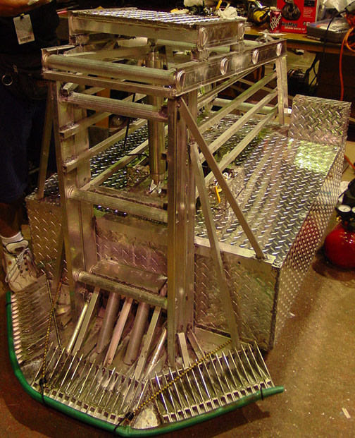 Competitor "MetalMuncher" at BattleBots 5.0