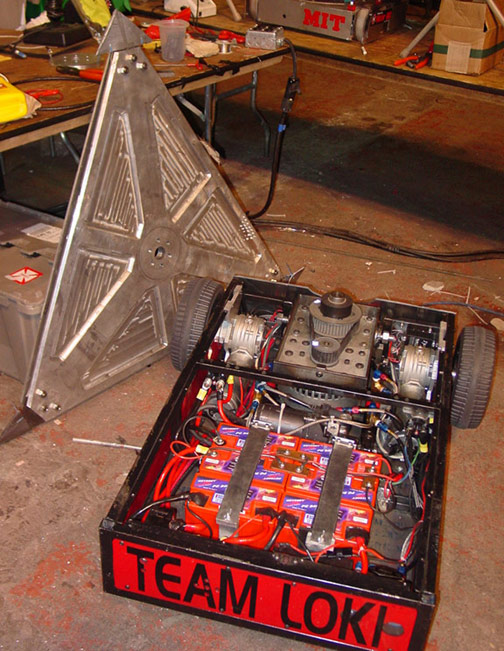 Competitor "TriMangle" at BattleBots 5.0