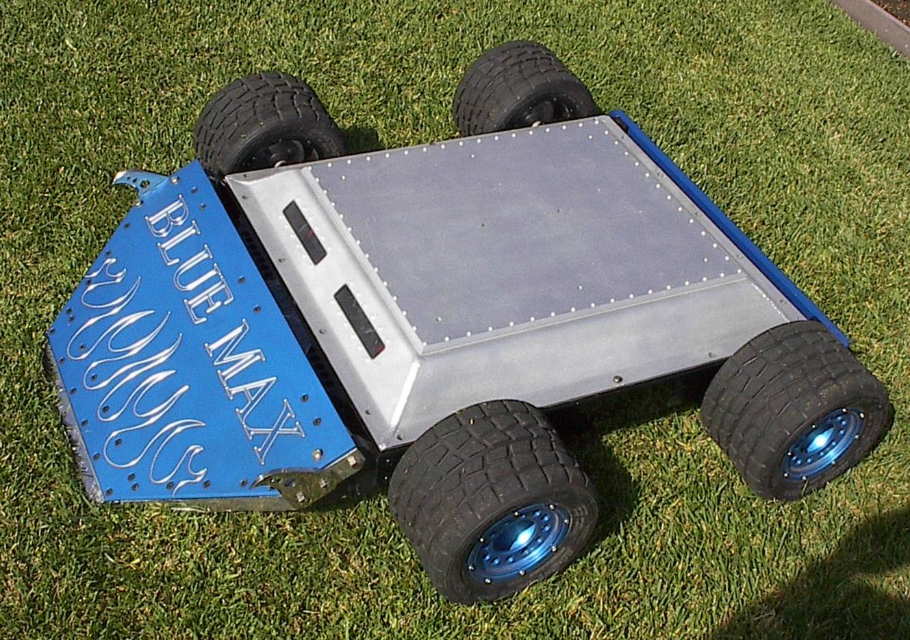 Competitor "Blue Max" at ROBOlympics 2004