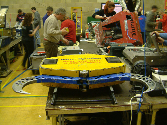 Competitor "Kan-Opener" at Debenham Robot Rumble 2004