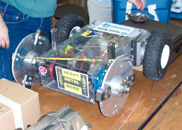 Competitor "Heavy Metal Noise" at Robot Assault 2003