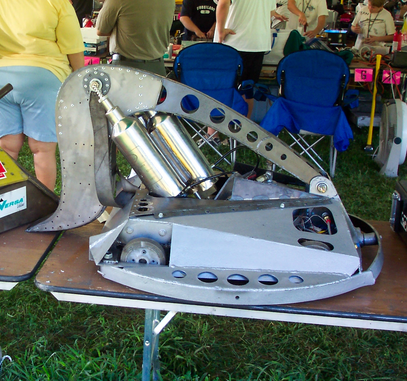 Competitor "Mystery Bot" at Robot Assault 2003