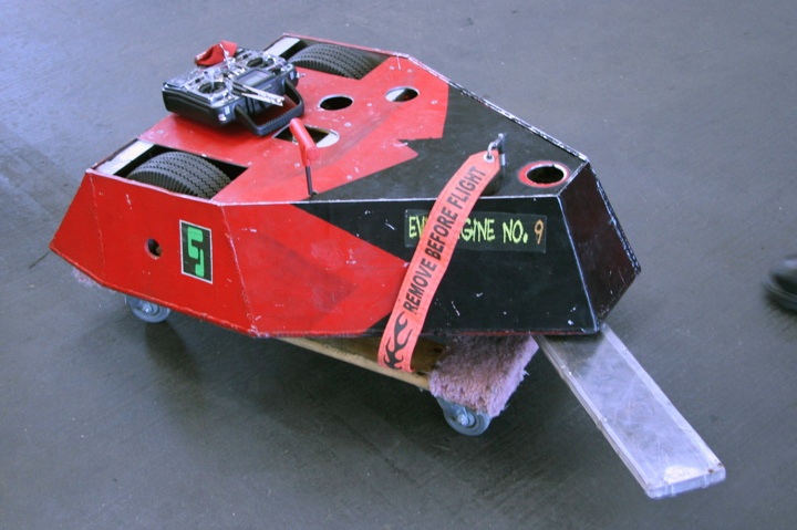 Competitor "Evil Engine Number Nine" at Robogames 2006