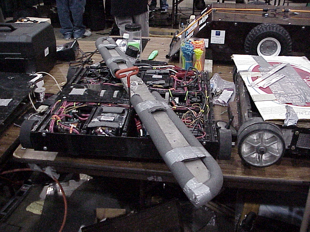 Competitor "Unknown IQ04 Robot #15" at BattleBots IQ 2004