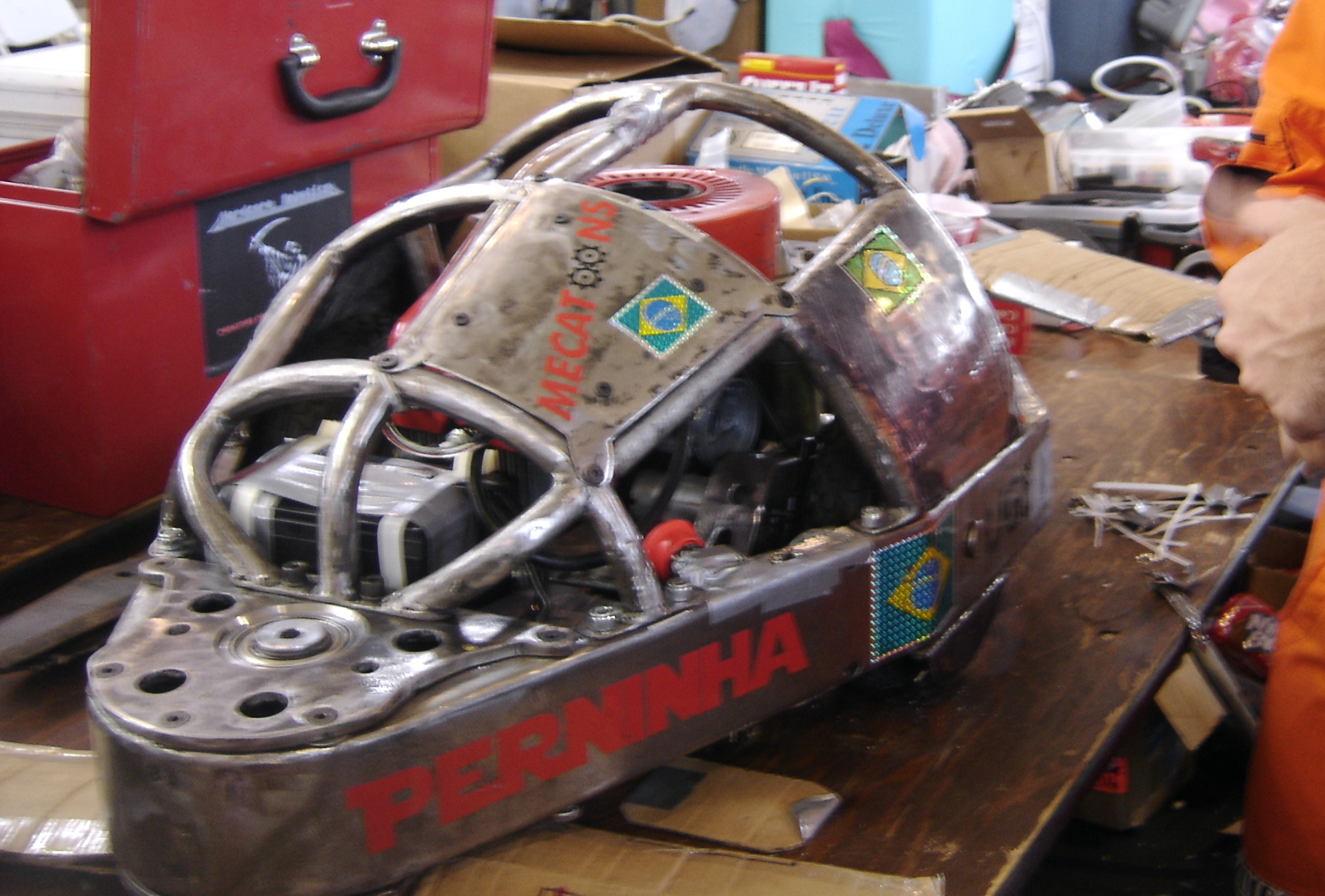 Competitor "Perninha" at Robogames 2006