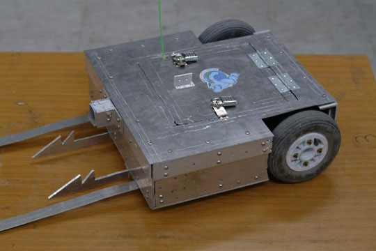 Competitor "D사신" at Korea Robot Competition 2003