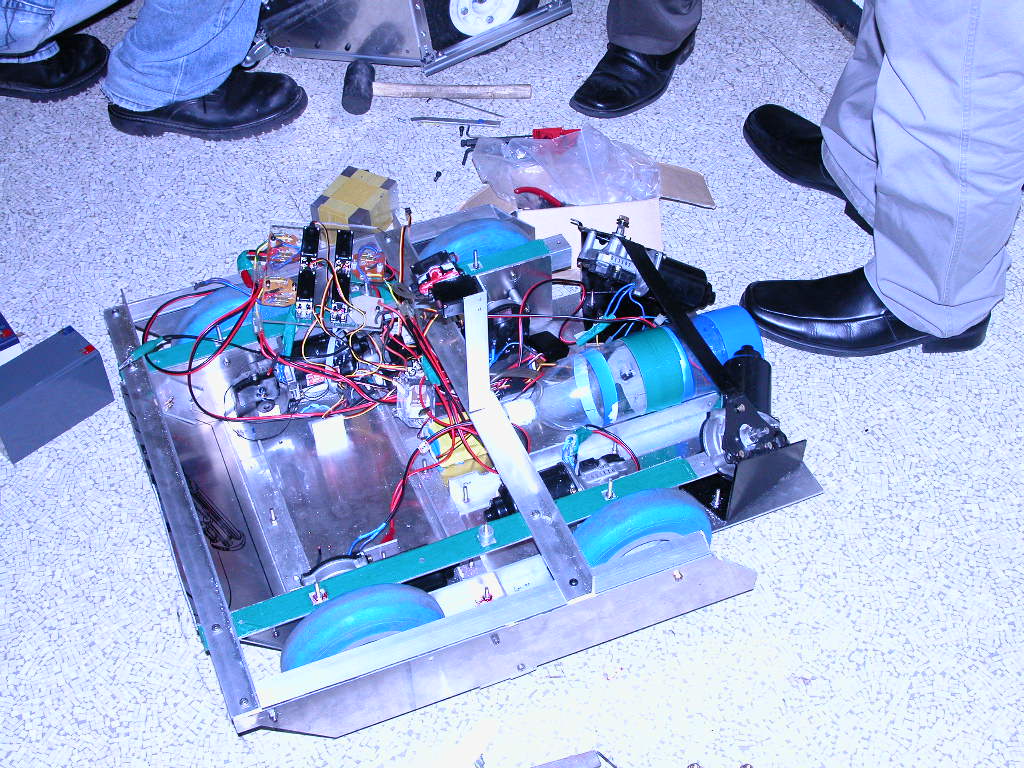 Competitor "Atom" at Korea Robot Competition 2002