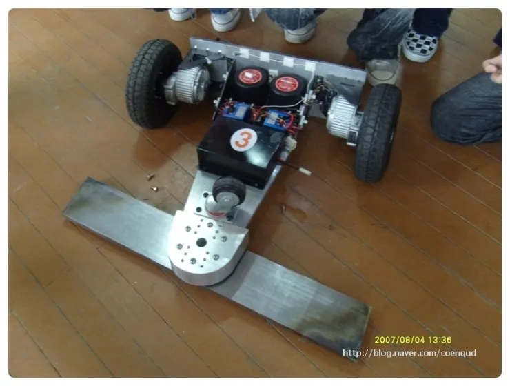 Competitor "고고씽" at EBS Robot Power (2007)