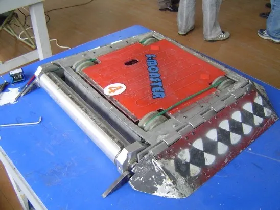 Competitor "S몬스터" at EBS Robot Power (2006, Missing Brackets)